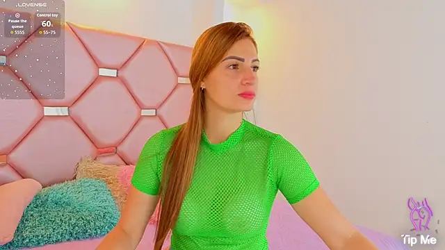 Juliia cruz  online show from May 18, 11:38 am