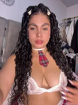 Yassy 11 online show from May 23, 7:01 pm