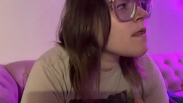 cozyqt94 online show from May 19, 1:56 am