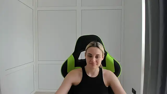 Emma starrs  online show from July 19, 7:32 am