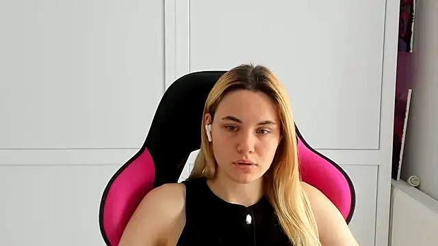 Emma starrs  online show from June 11, 12:35 pm