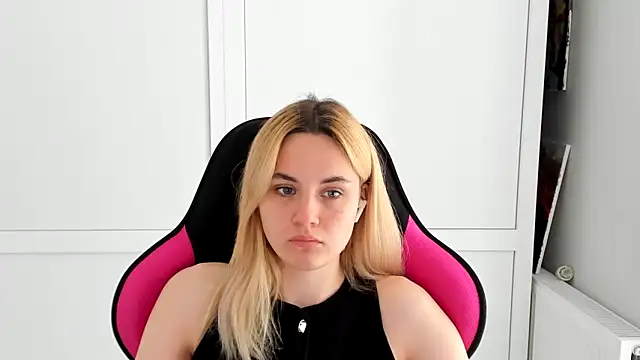 Emma starrs  online show from May 30, 10:13 am