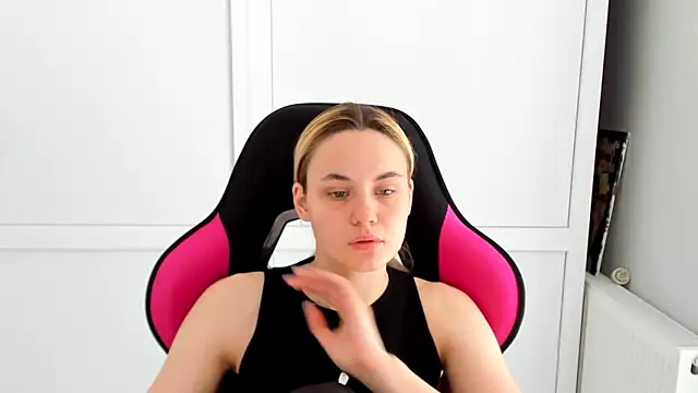 Emma starrs  online show from May 22, 12:03 pm