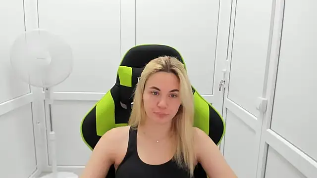 Emma starrs  online show from July 6, 9:47 am
