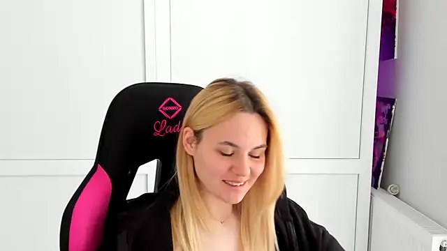 Emma starrs  online show from May 28, 12:03 pm