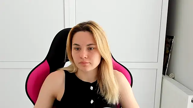 Emma starrs  online show from May 24, 7:18 am
