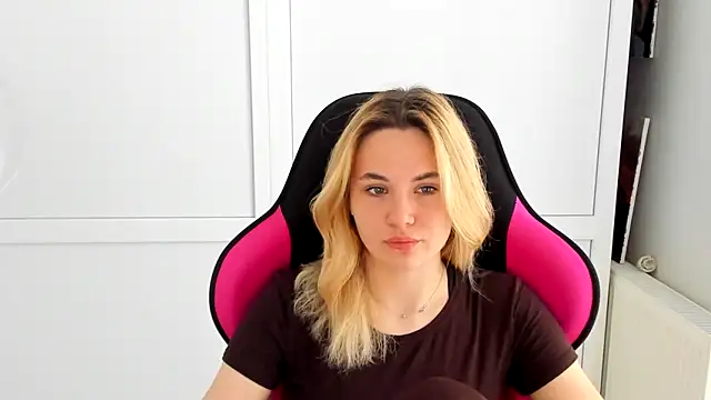 Emma starrs  online show from June 5, 6:28 am