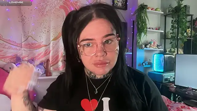 BigBootyHolly online show from July 27, 7:16 am
