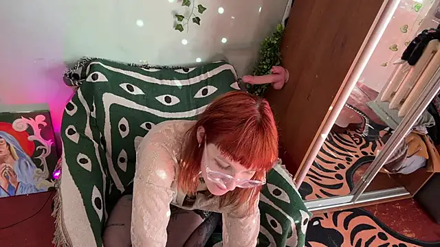 Elvira20f online show from May 17, 1:10 pm