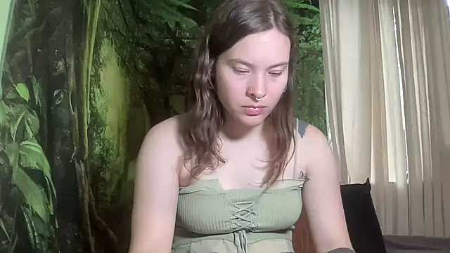 Snapshot of mo0ngoddess chatting on October 15, 1:08 am mo0ngoddess online show from October 15, 1:08 am