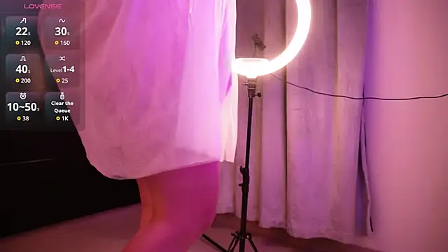 Helena Whaite online show from June 19, 2:31 pm