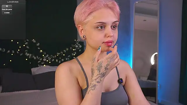 Emmy-Brooks online show from July 12, 2:01 am