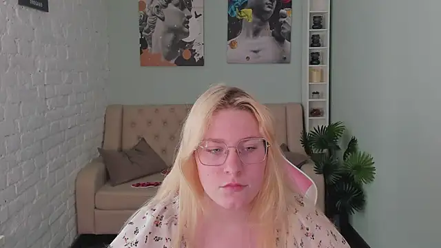 StellaVanilla online show from May 18, 12:55 pm
