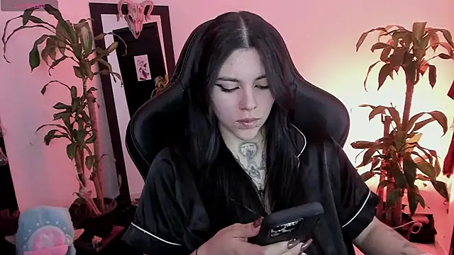 MissCharlottte 18 online show from July 2, 4:07 am