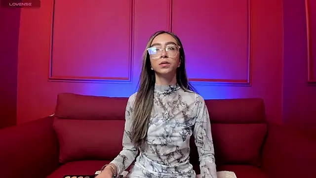 HannaCarttier  online show from May 25, 1:10 pm