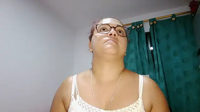 saramichell445734 online show from May 23, 2:21 am