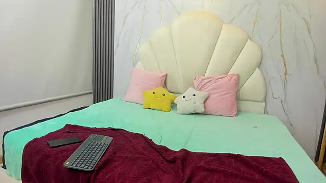 camiirosse online show from May 28, 8:29 pm