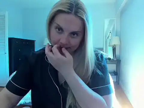 Laviora online show from May 27, 11:02 pm