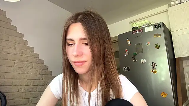 ZaraGuyette online show from May 22, 9:29 am