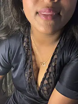 shivani099 online show from May 15, 8:00 pm