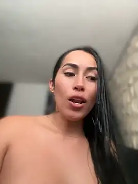 areviklusine1 online show from April 17, 3:36 pm