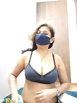 hot kiran2000 online show from July 19, 8:00 pm