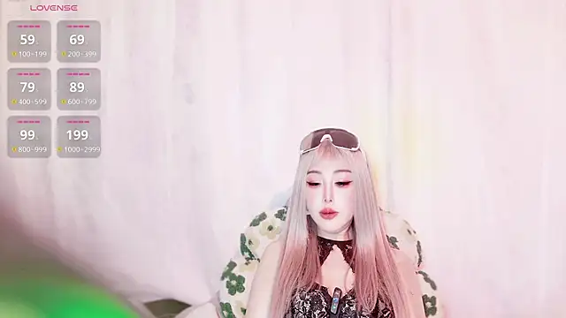Puppyoo 001 online show from July 22, 11:00 am