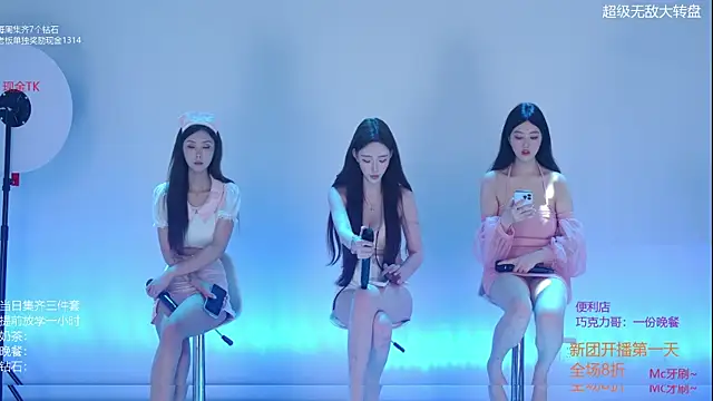Velvet-Girls111 online show from May 21, 7:28 am