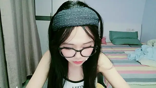 xiaoxiaoyu030 online show from May 25, 3:44 pm