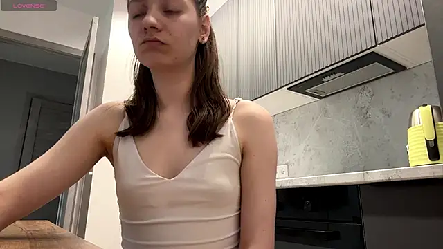 KarmenAlson online show from May 28, 1:31 pm