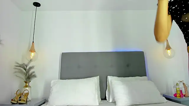 Channyandchannell  online show from June 1, 1:02 pm