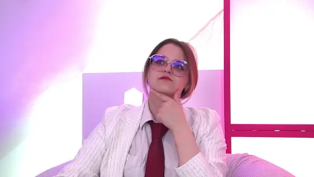 AlexaAvery online show from May 27, 6:21 am