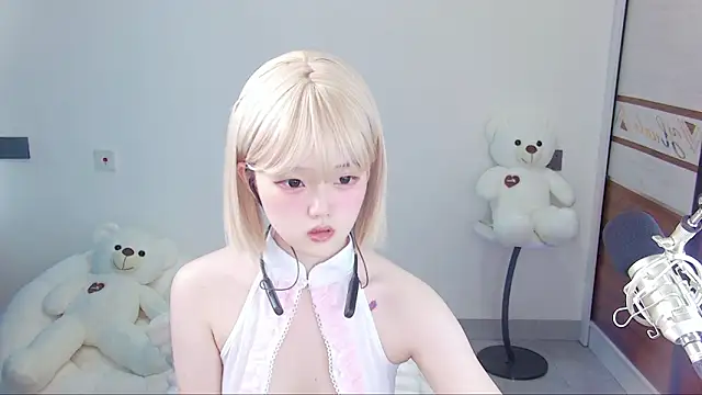 Evil-Bunny007 online show from May 24, 10:25 am