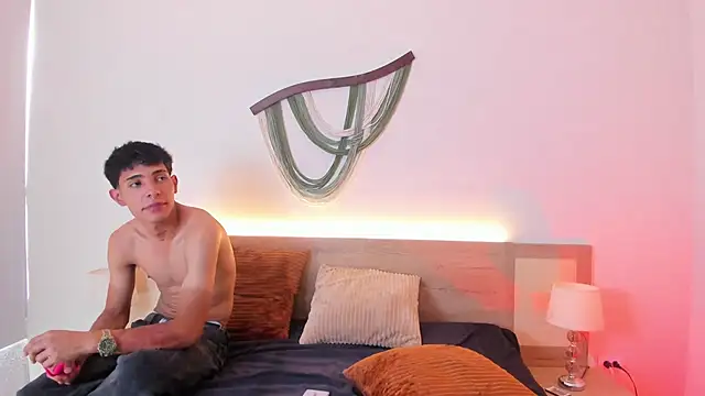 Ambar a Camilo online show from May 27, 7:33 pm