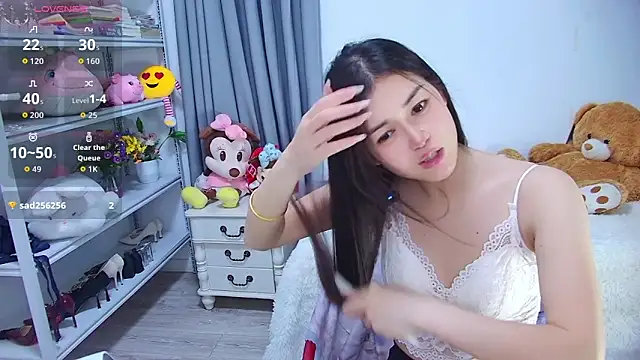 QinQin-888 online show from May 28, 1:20 pm