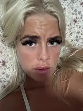 Blondiepeachx online show from August 3, 11:54 pm