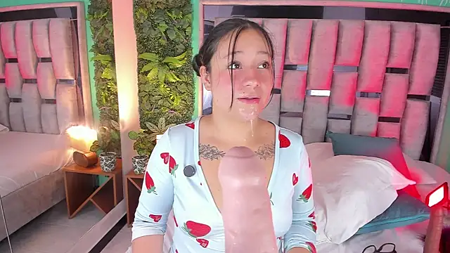 Emilye rousee online show from July 21, 1:34 pm