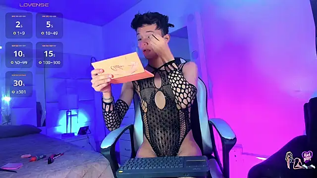 Isabella Kirk  online show from May 20, 11:51 am