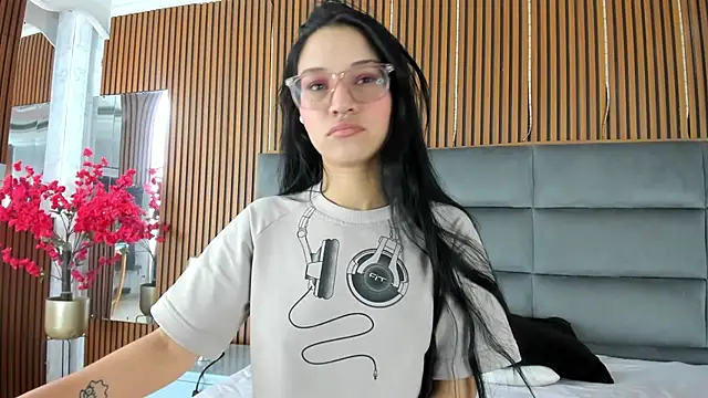 SophiieCalloway1 online show from July 2, 2:56 pm