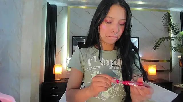SophiieCalloway1 online show from June 27, 1:39 pm