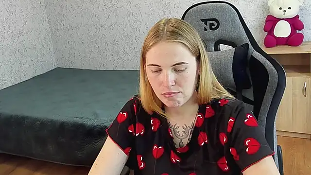 NikkyReyyy online show from July 28, 3:21 pm
