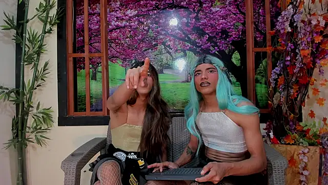 Elena and Julian online show from July 4, 7:43 pm