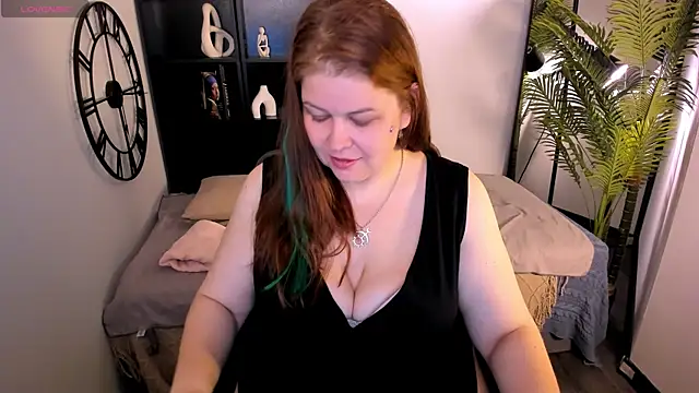 AmberleyVail online show from July 15, 2:00 pm