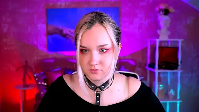 ViolettWoods online show from May 29, 8:23 am