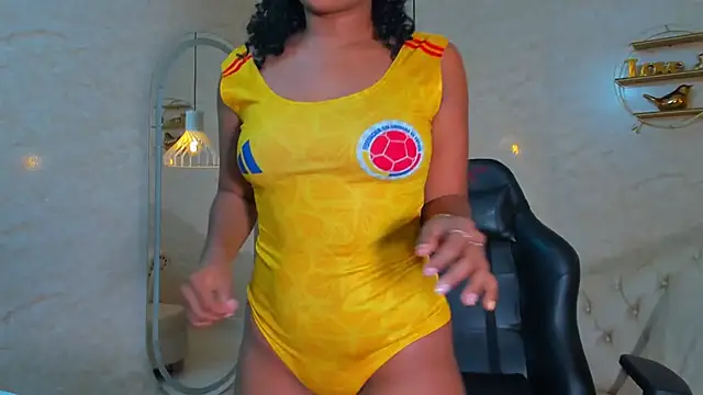 Horny Curls online show from June 28, 3:46 am