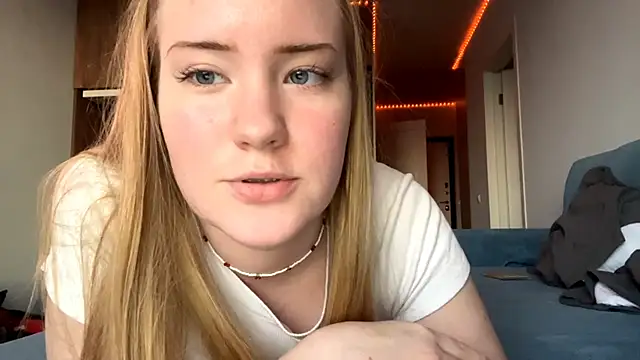 Lisi Kiss  online show from May 24, 6:18 pm