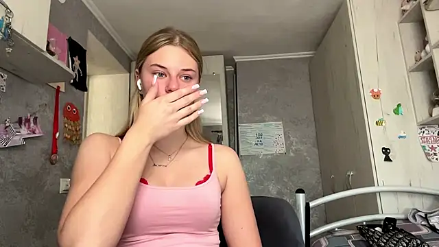 HoneysPiee online show from July 18, 10:29 am