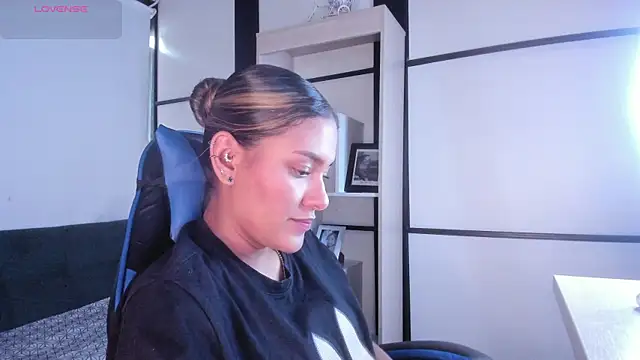 SophieWatson  online show from July 29, 3:23 pm