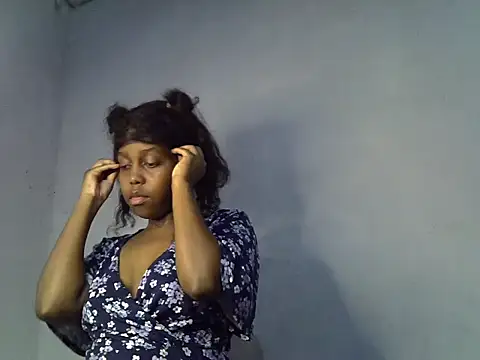 Bianca0011 online show from May 20, 3:47 am
