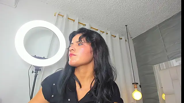 Lia  Kalifa online show from May 19, 1:23 am